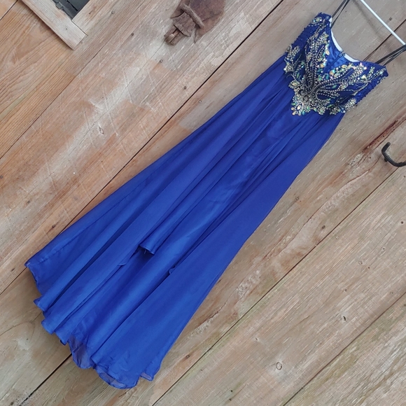 Alyce Paris 6682 Sparkle Formal Princess Dress - Picture 2 of 15